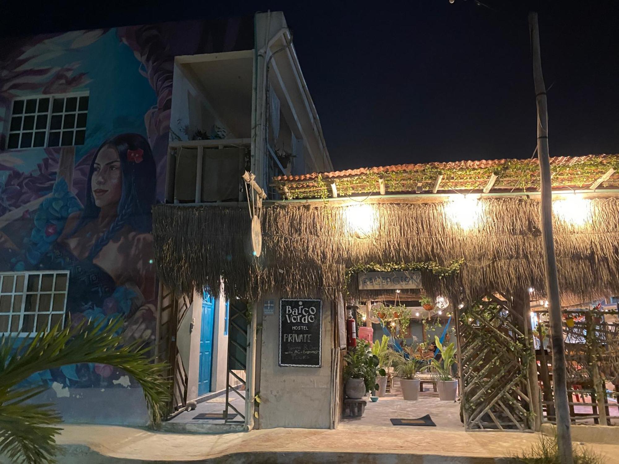 Barco Verde Hostel 홀박스아일랜드 외부 사진